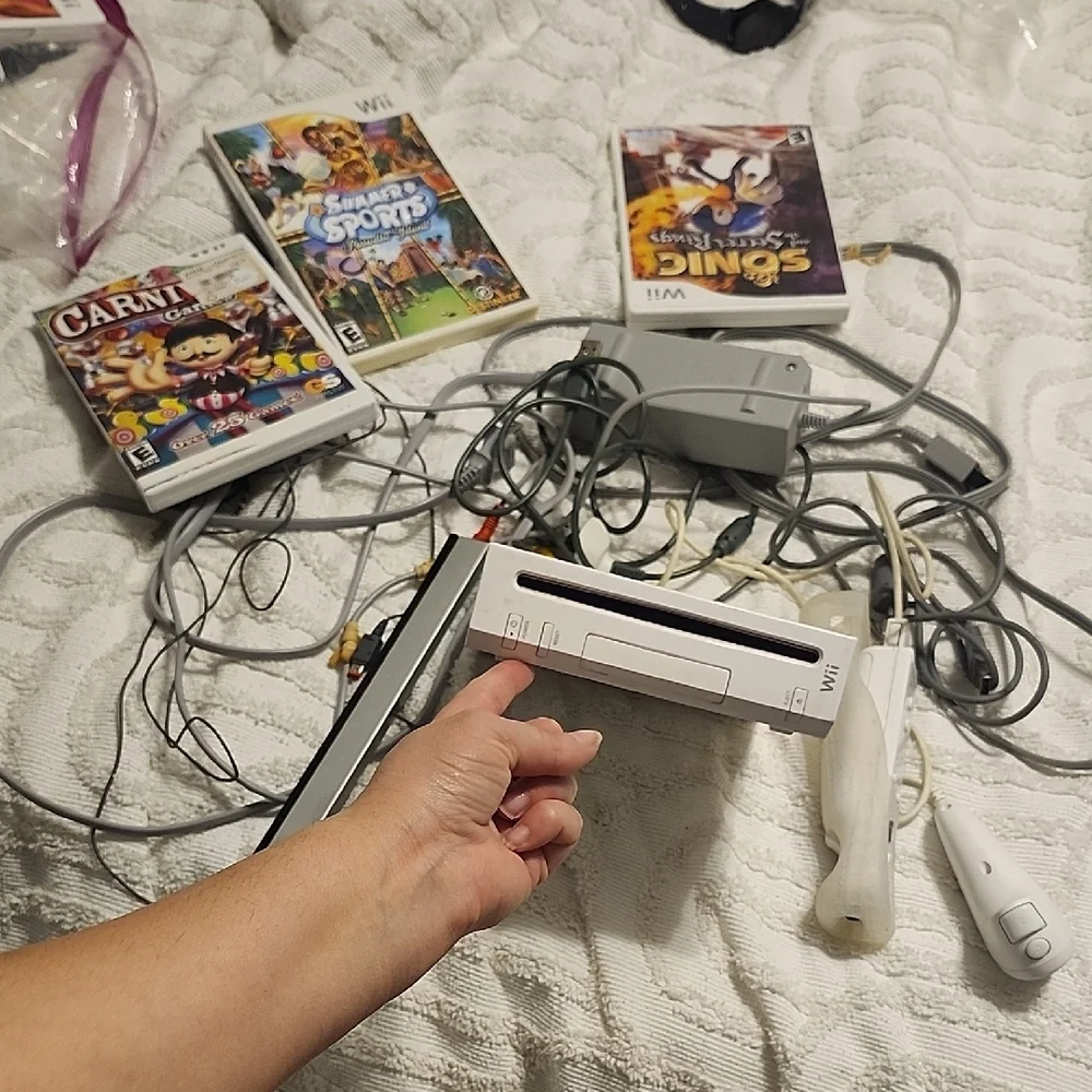 Nintendo Wii Console Bundle - White